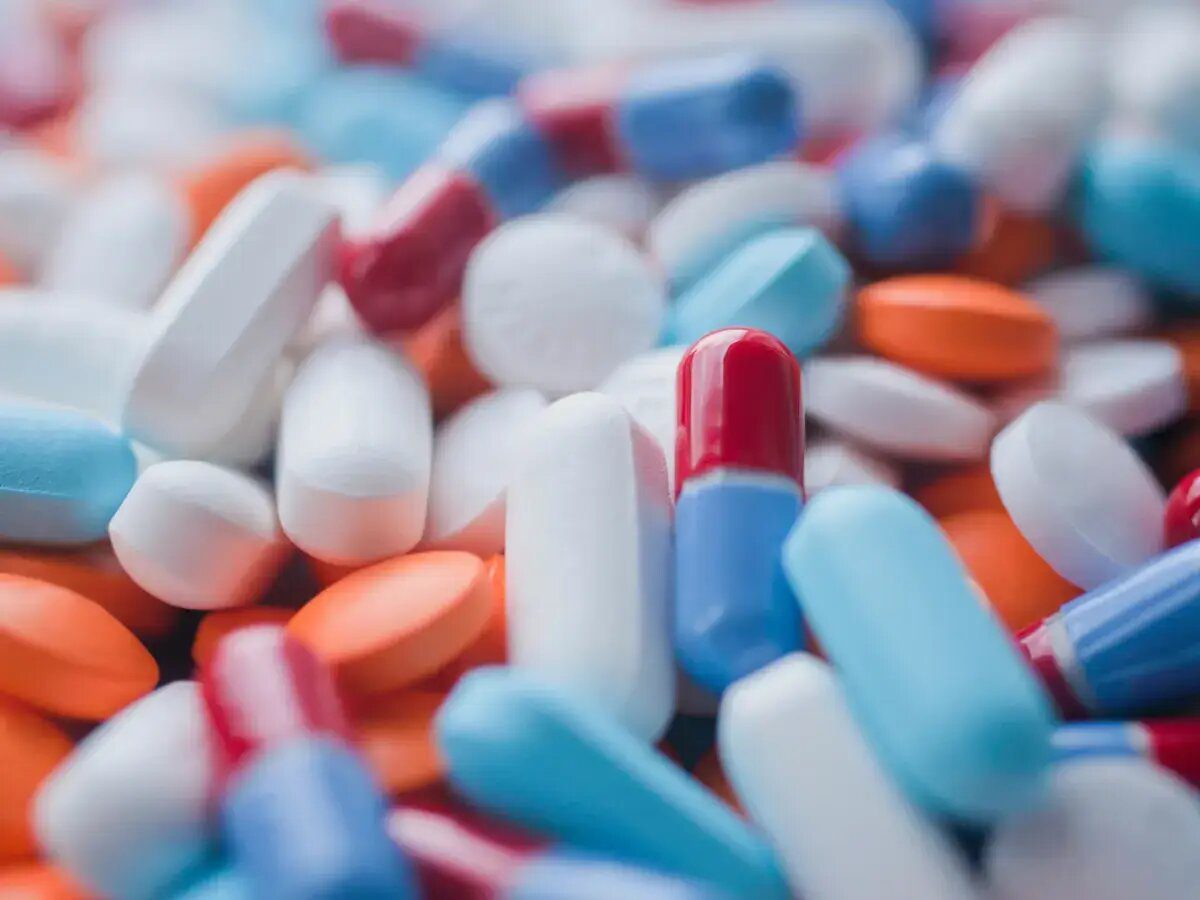 Mebendazole pills
